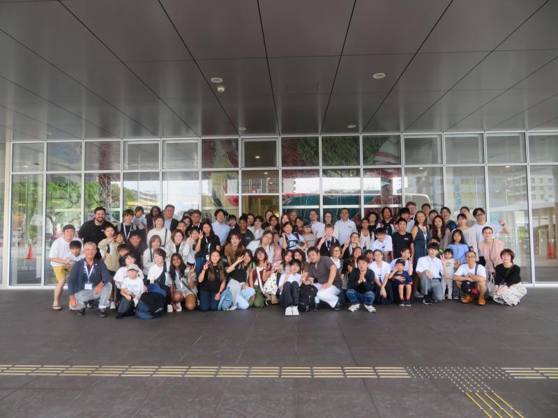 支庁玄関前全体写真