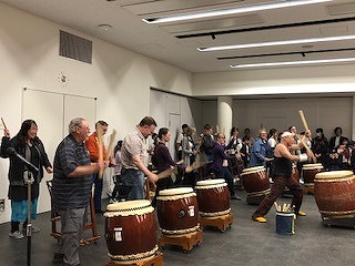 歓迎レセプションで飯塚本町宿場太鼓「龍王」と太鼓体験の画像