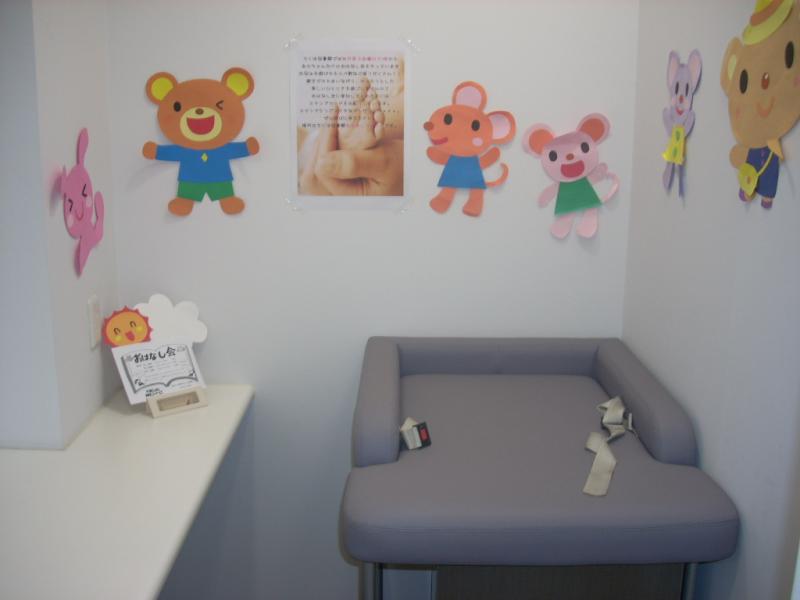 おむつ替えの画像