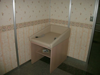 おむつ替えの画像