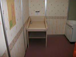 おむつ替えの画像