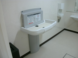 おむつ替えの画像