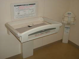 おむつ替えの画像