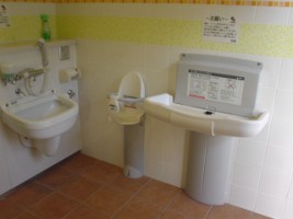 おむつ替えの画像