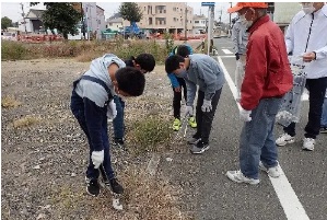 まちづくり協議会　ゴミ拾いの画像