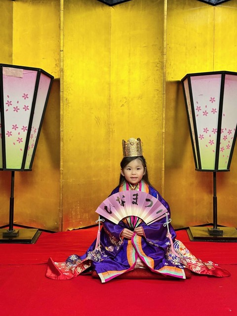 いいづか雛のまつり　お雛様着せ付け