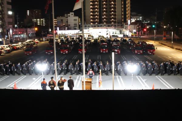 市役所本庁舎前での夜警出動式