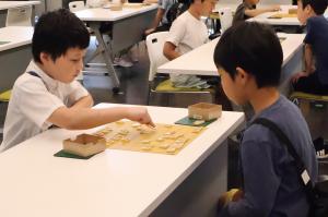 小学生同士の試合の様子