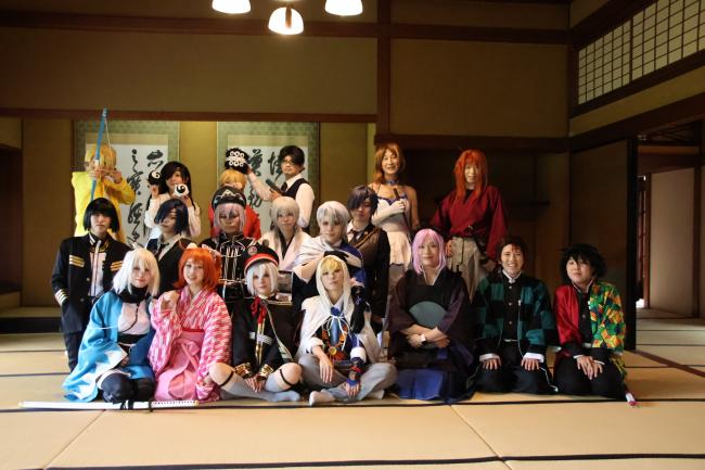 集合写真に臨むコスプレイヤーの皆様