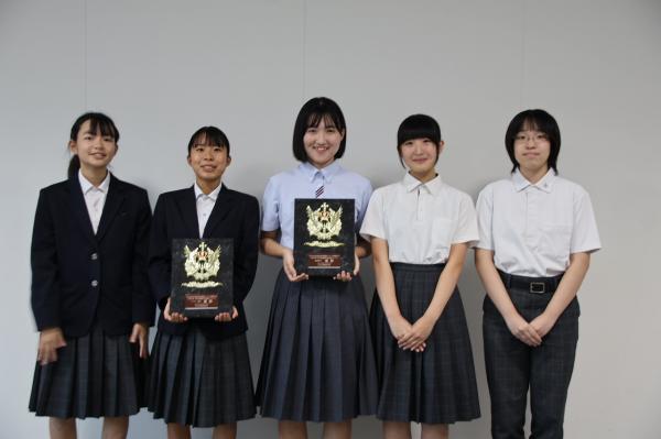 放送コンテストで優秀な成績を収めた市内4中学校の生徒の皆さん