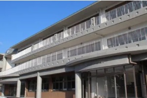 校舎一体型の小中一貫校　頴田校の画像